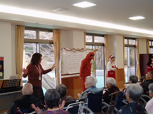 ちょっと恥ずかし気なトナカイさんは施設長です。