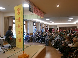 たくさんの観客の前での熱唱する平成の坂本竜馬こと松尾貴臣さん！