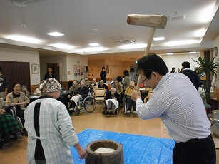 当初は職員が全てつく予定でした。
