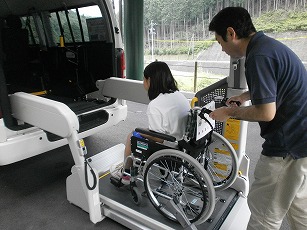 初めてのリフト車体験ドキドキ！！