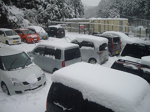 職員駐車場もご覧のとおり(*^_^*)