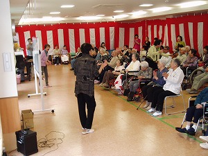 歌声喫茶つくしんぼのみなさまによります「コーラス」みなさん、お手を拝借！！