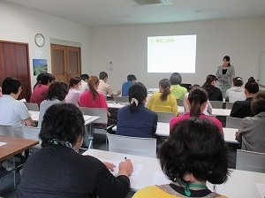さあ、セミナーの始まりです緊張気味の職員です！