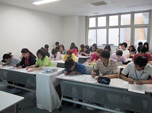 メモを取りながら真剣な職員たちです!(^^)!
