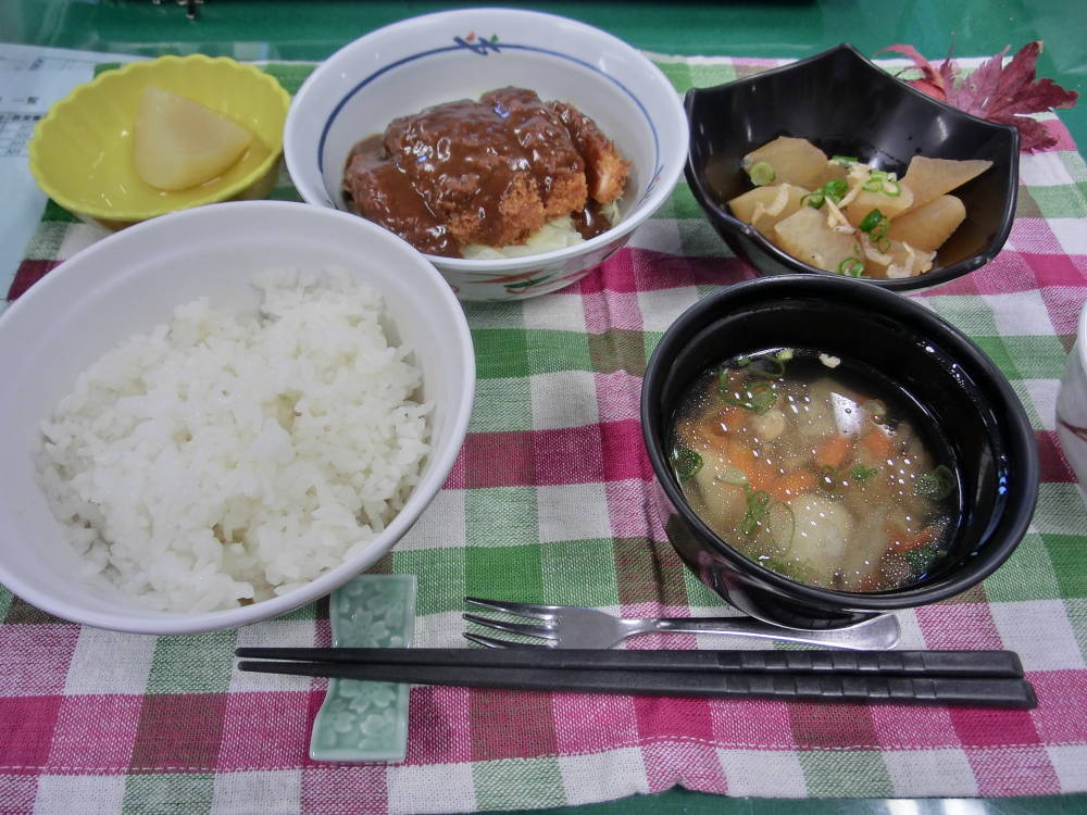 デミカツどん