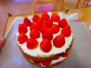いちごショートケーキの出来上がりですヽ(^o^)丿