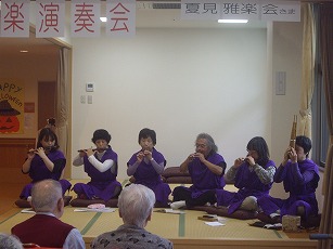 篳篥（ひちりき）、龍笛（りゅうてき）、笙（しょう）の三種の管楽器があります