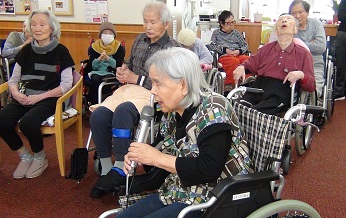 カラオケ中